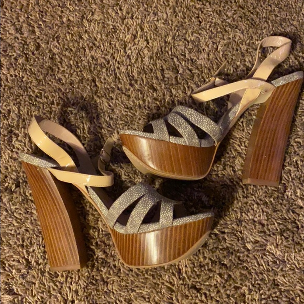 Vince Camuto Size 10 trendy platform women’s shoes